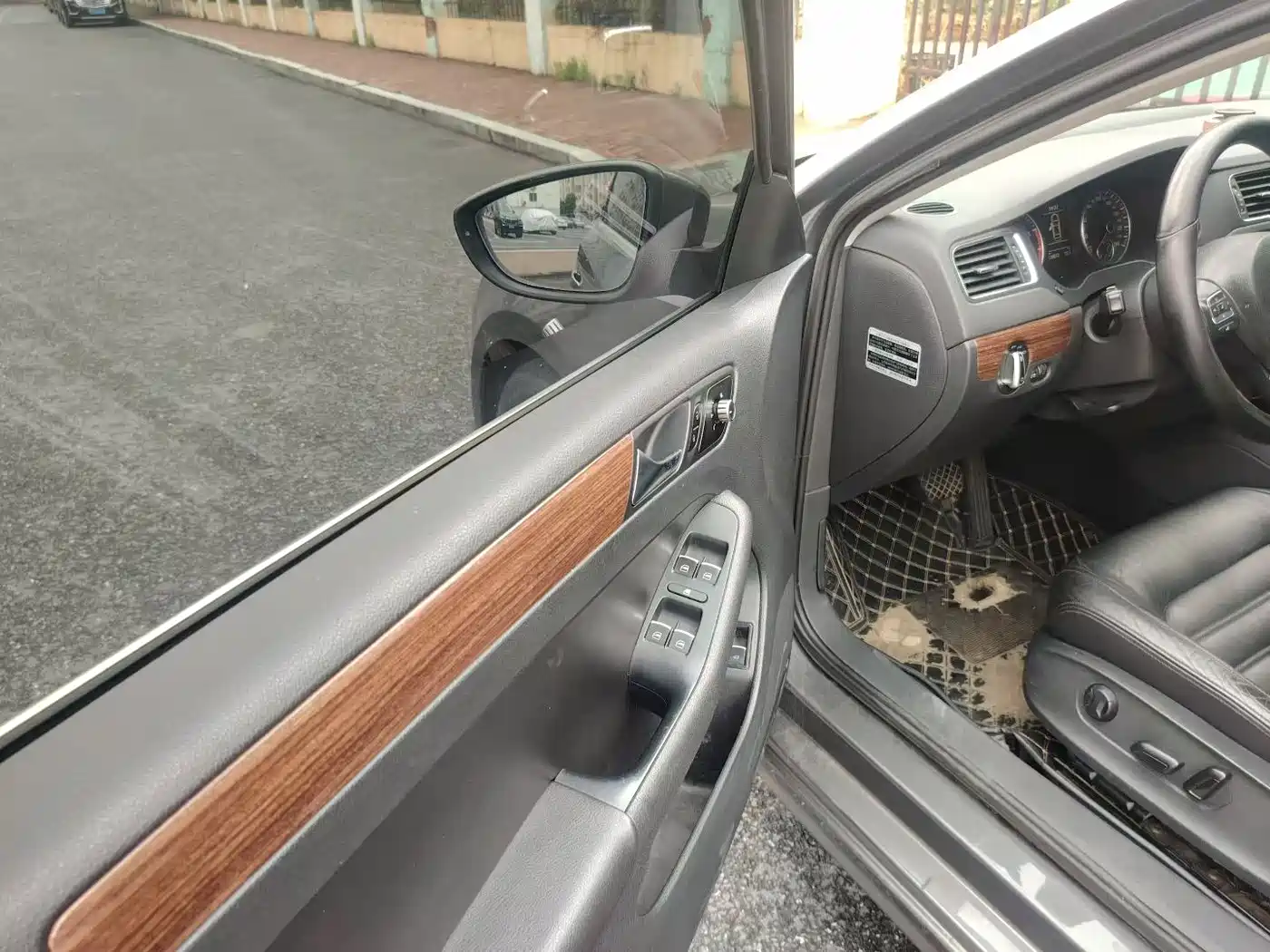 Volkswagen Sagitar 2012 1.4TSI Automatic Luxury фото 8