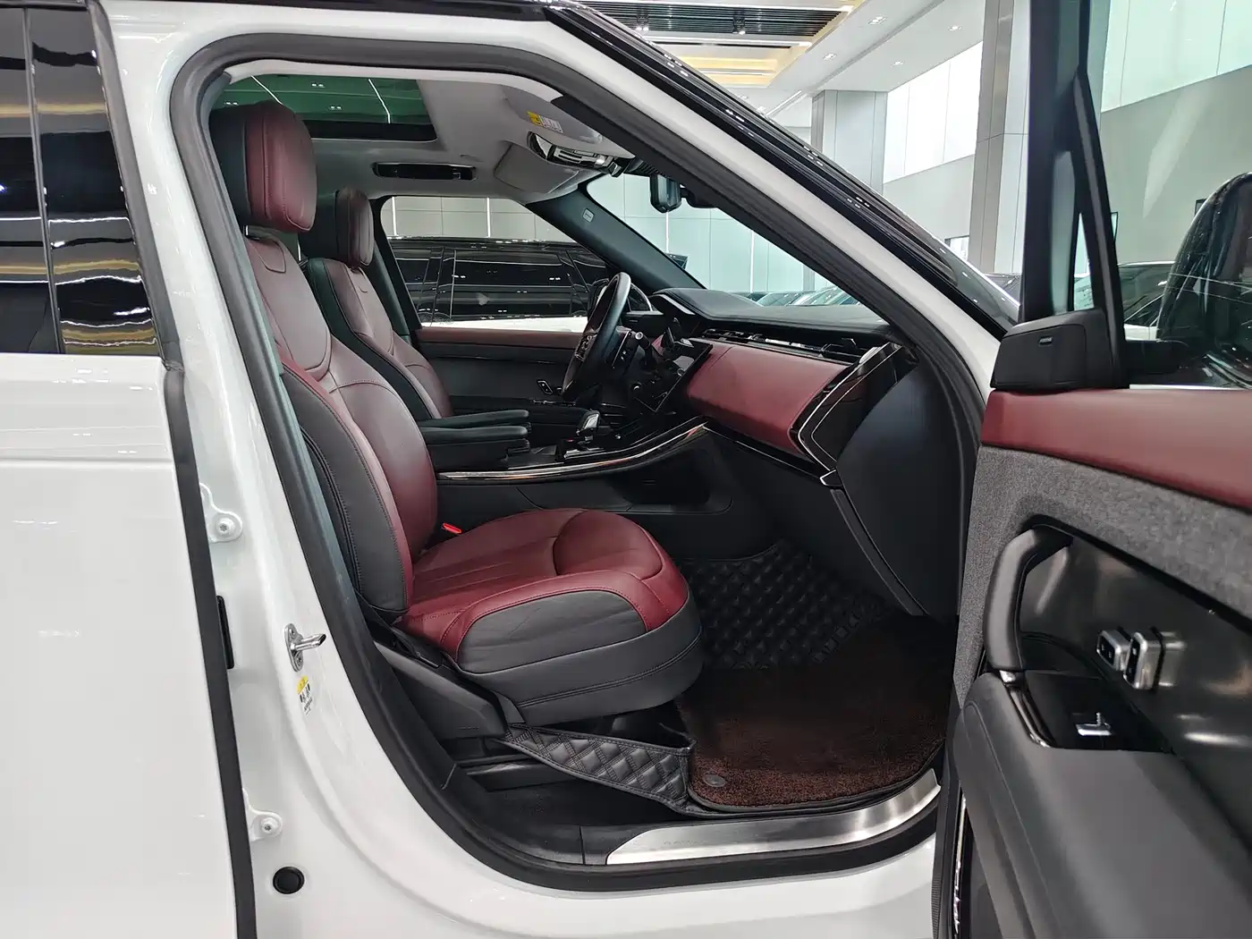 Land Rover Range Rover Sport 2024 400PS Dynamic SE фото 23