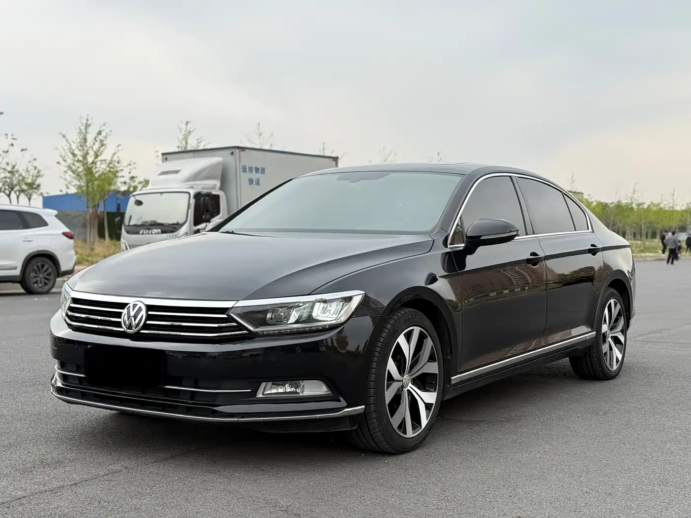 Volkswagen Magotan 2019 330TSI DSG Luxury Class China VI фото 2