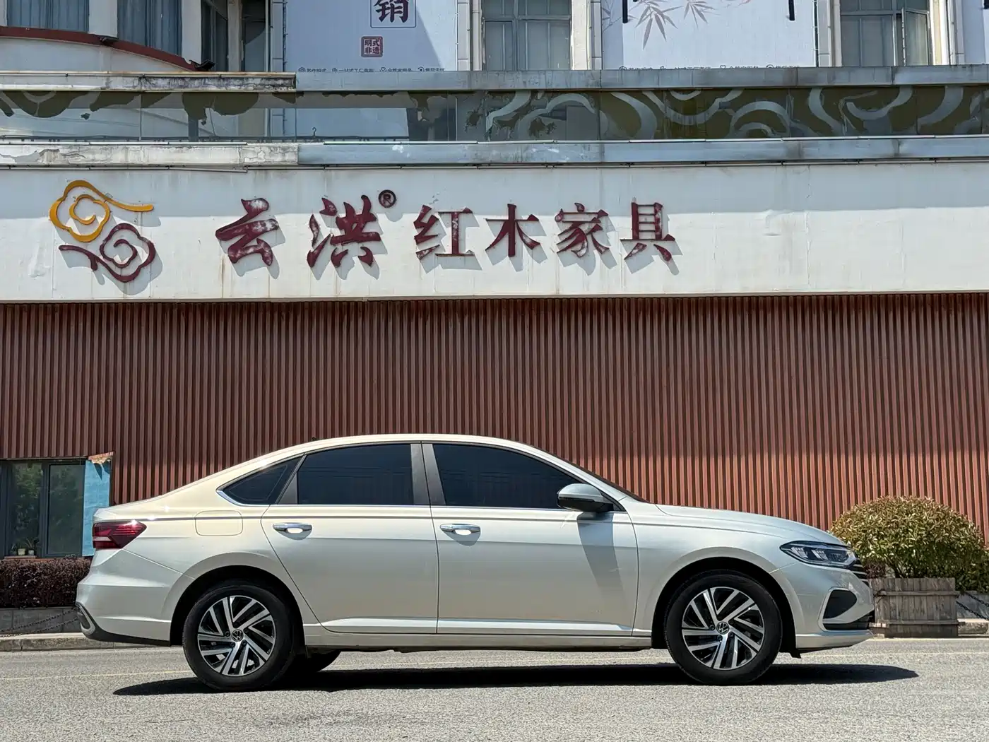 Volkswagen Lavida 2023 Facelift 1.5L Automatic 5 Million Edition фото 7