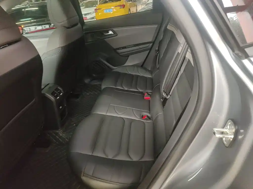 Citroën Versailles C5 X 2025 2024 1.6T Momentum Extraordinary