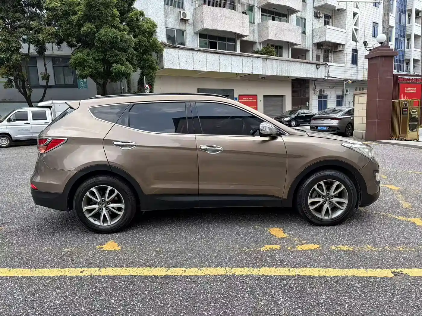 Фото 4 - Hyundai Santa Fe