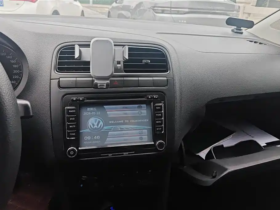 Volkswagen Polo 2013 1.4L Manual Trend Edition фото 13