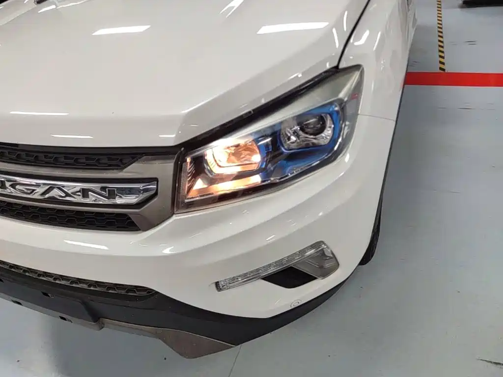 Фото 24 - Changan CS75