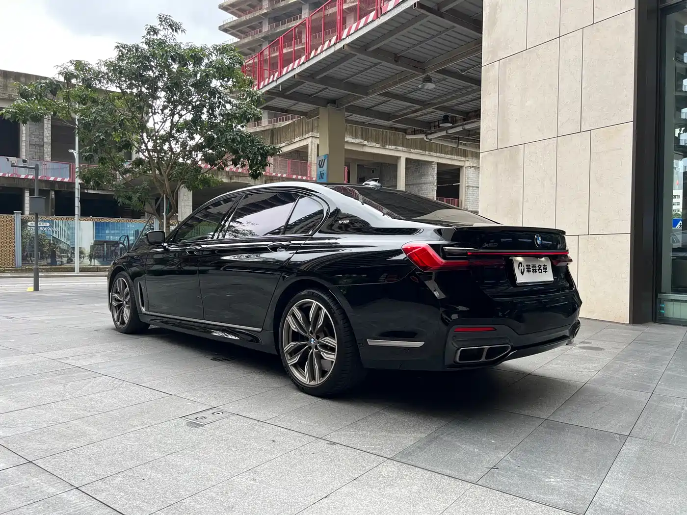 Photo 17 - BMW 7 Series