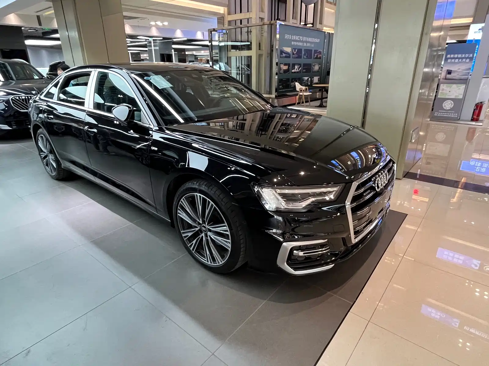 Фото 11 - Audi A6L