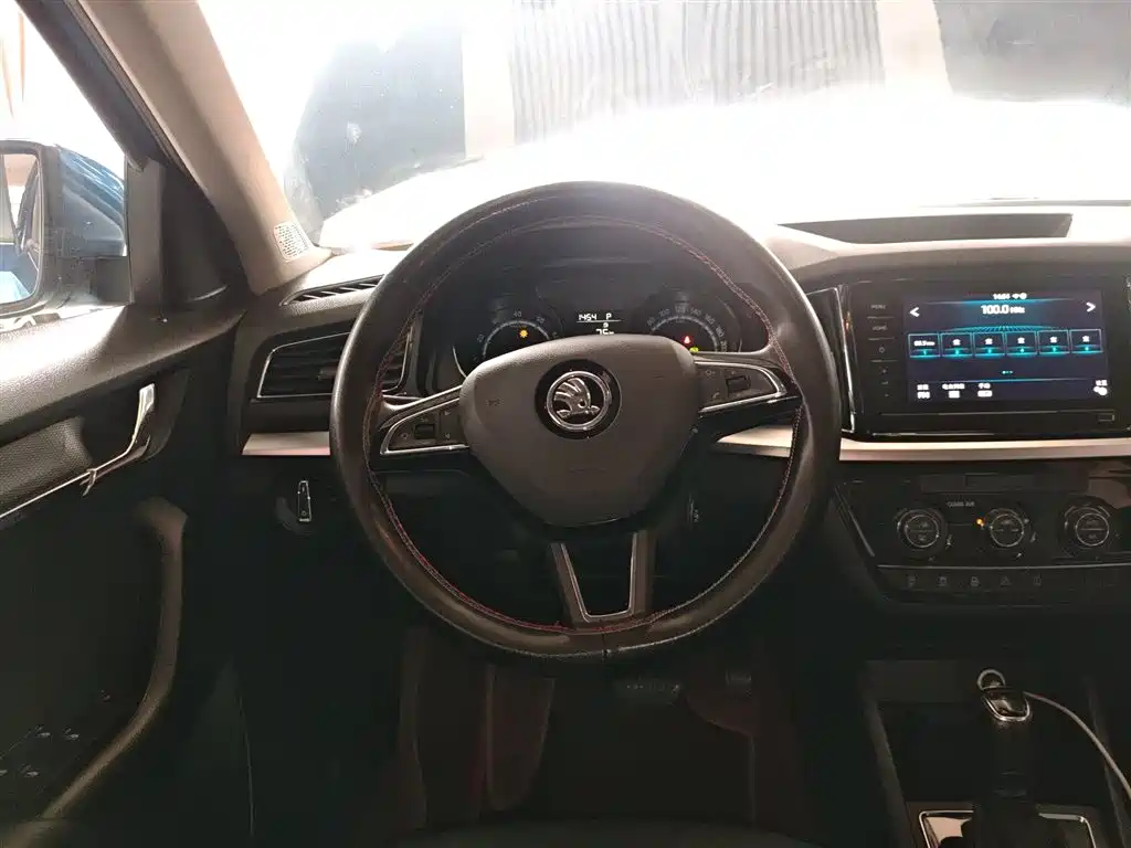 SKODA KOMICK