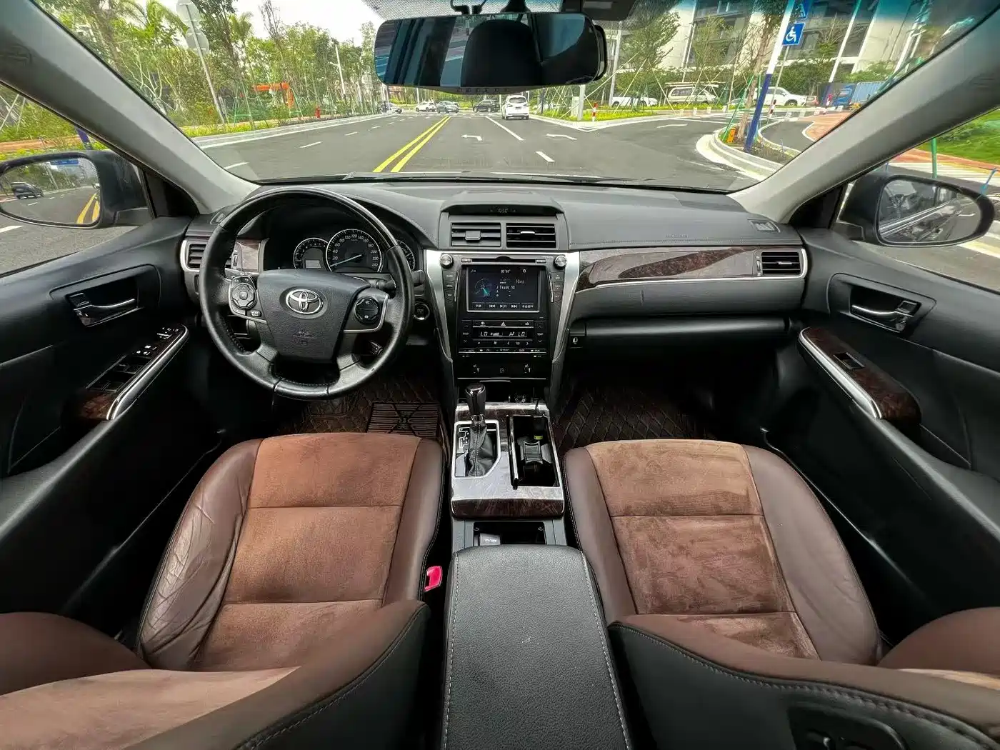 Toyota Camry 2016 2.5G 10th Anniversary Luxury Navigation Edition фото 4