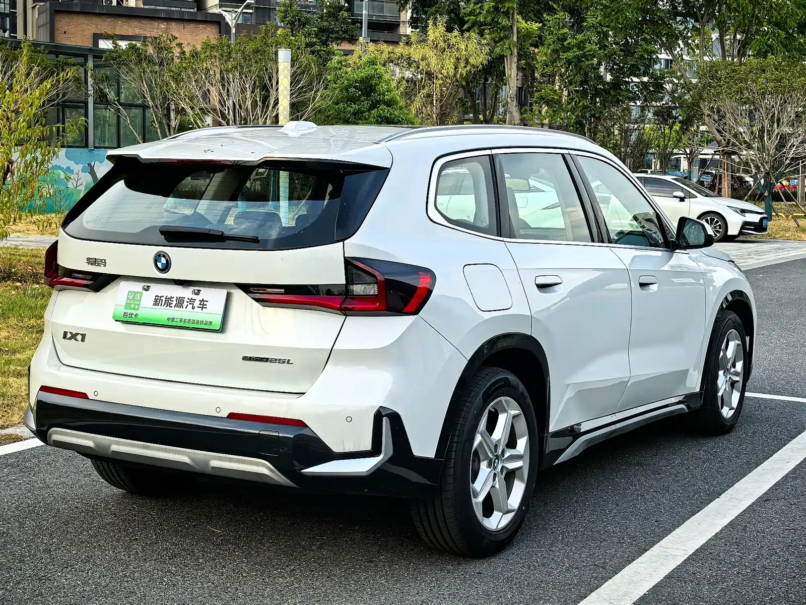 Photo 18 - BMW iX1