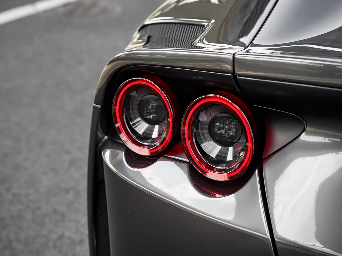 Photo 24 - Ferrari 812