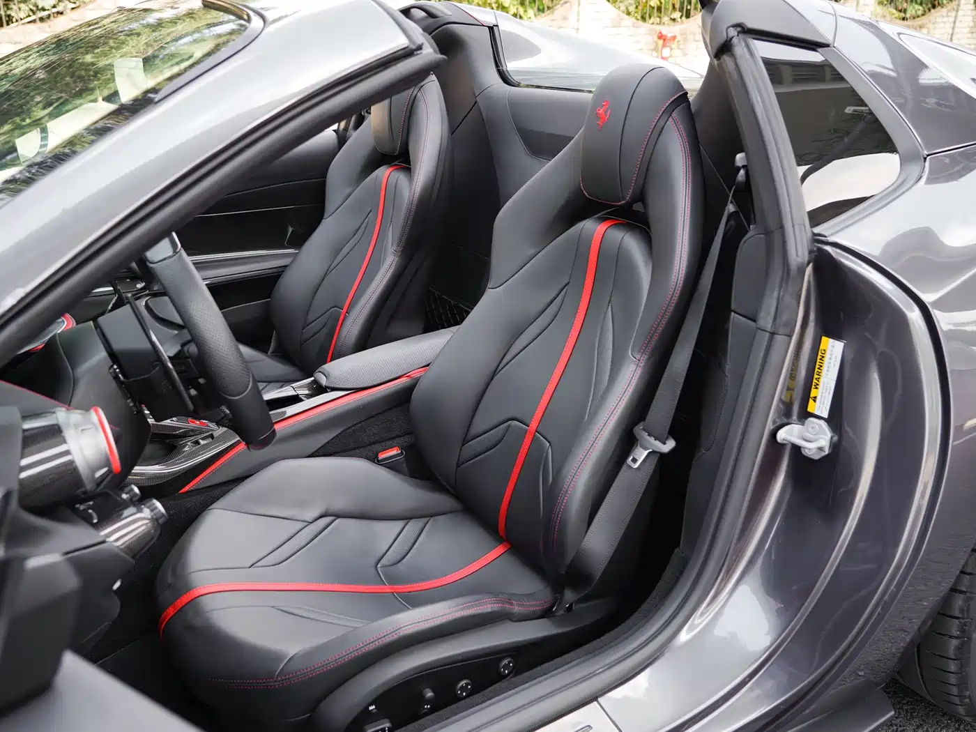 Photo 11 - Ferrari 812