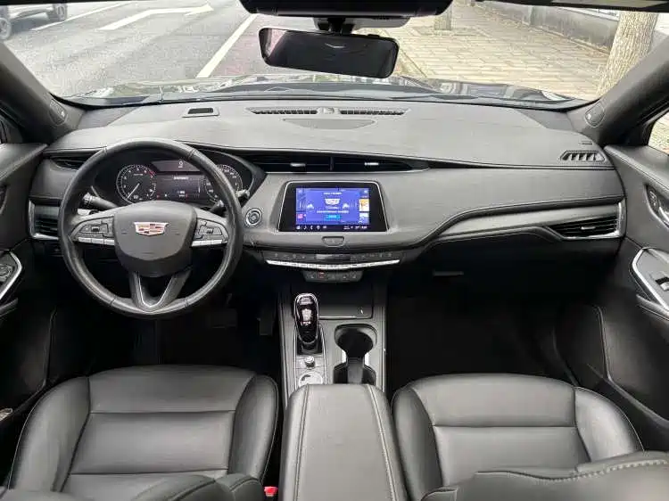 CADILLAC XT4