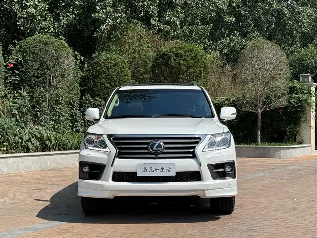 Lexus LX — фото 2