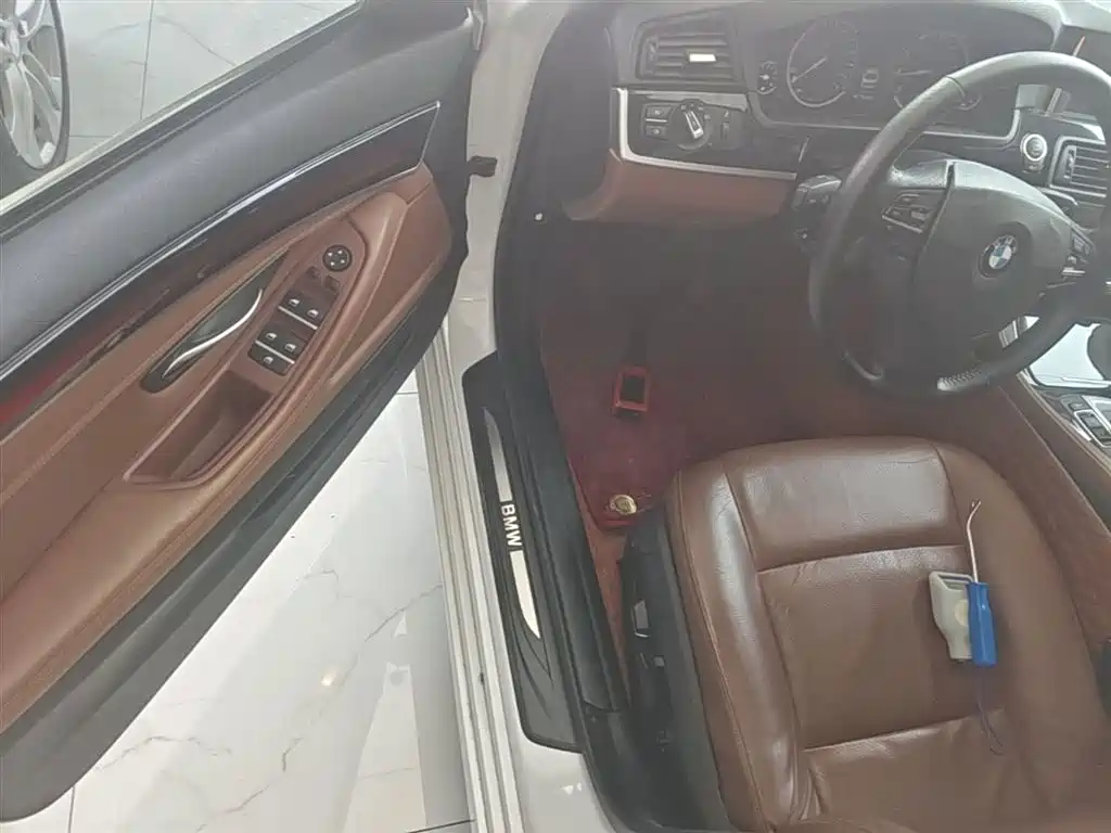 BMW 5 Series 2014 525Li Leading фото 16