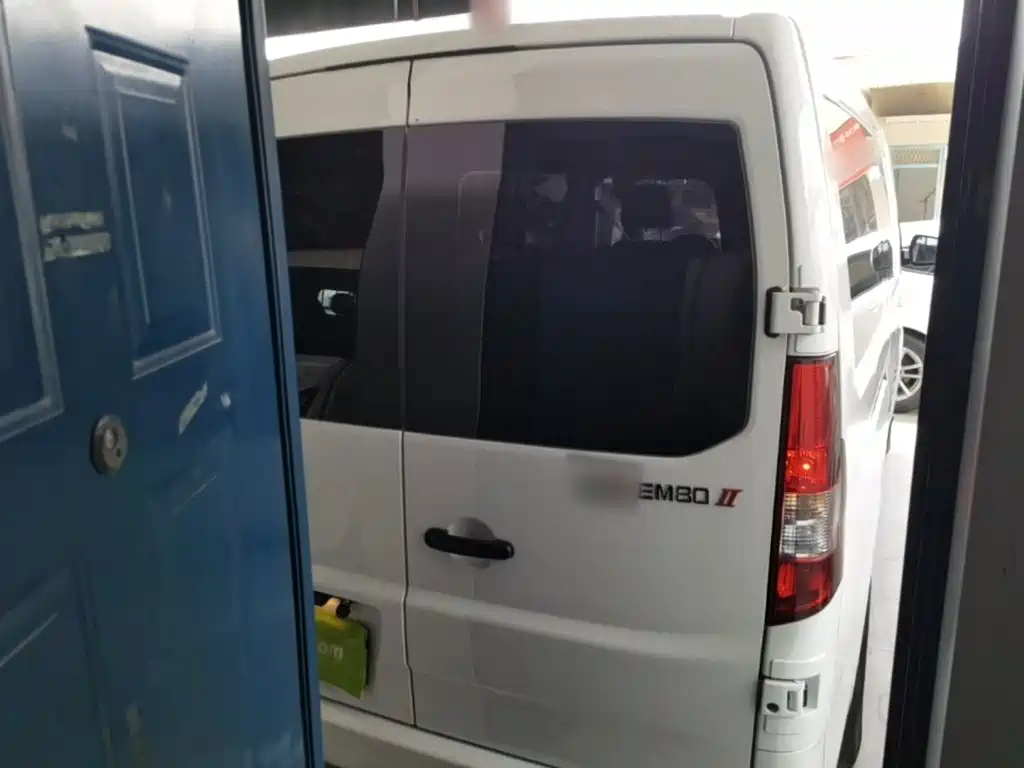 Changan Kaicheng Changan Ruixing EM80 2025 2025 Passenger Version Comfort 6-seater 300km Dual Swing Doors