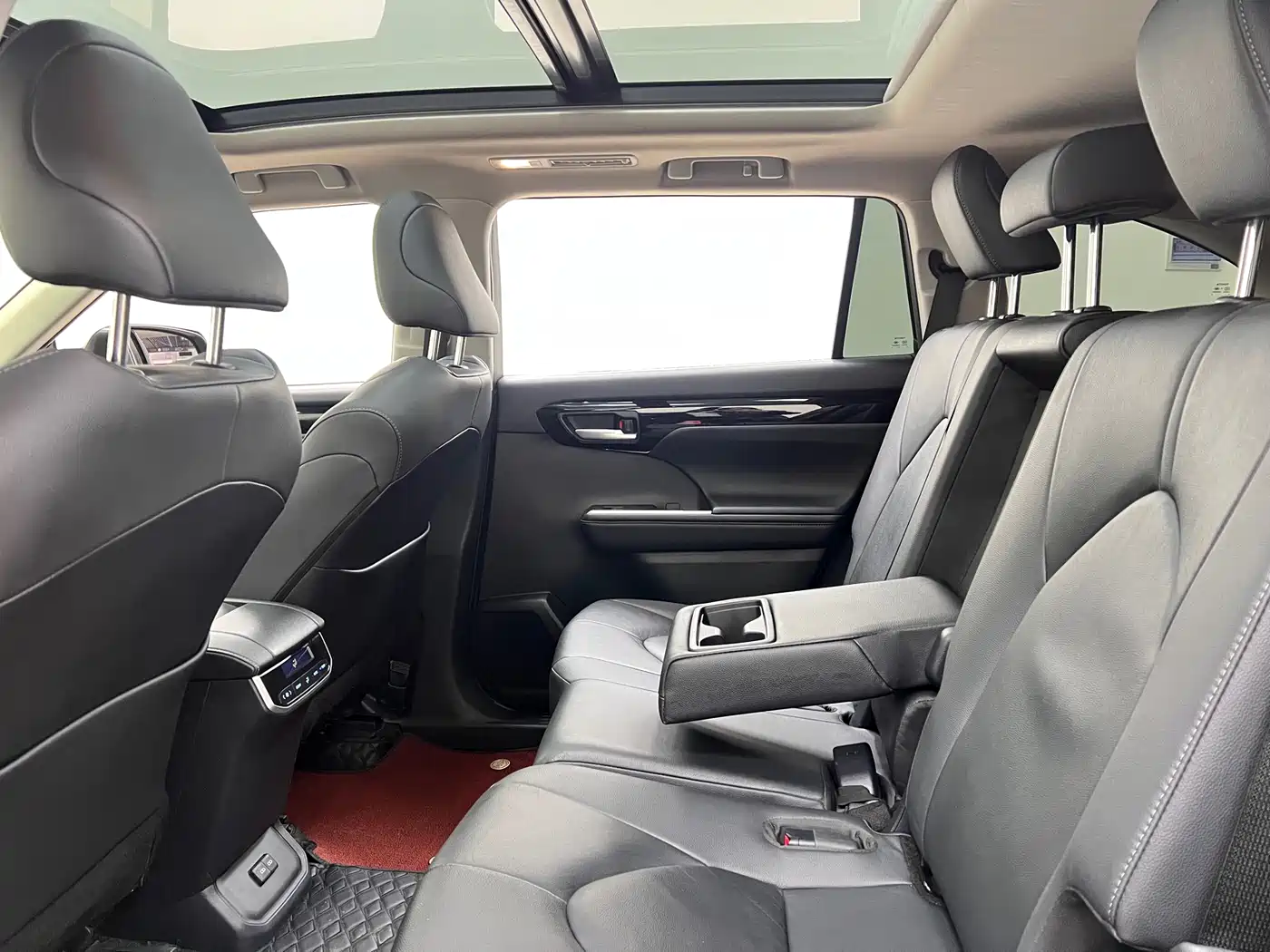 Toyota Highlander 2022 Model Dual Engine 2.5L 4WD Premium Edition 7-Seater фото 16