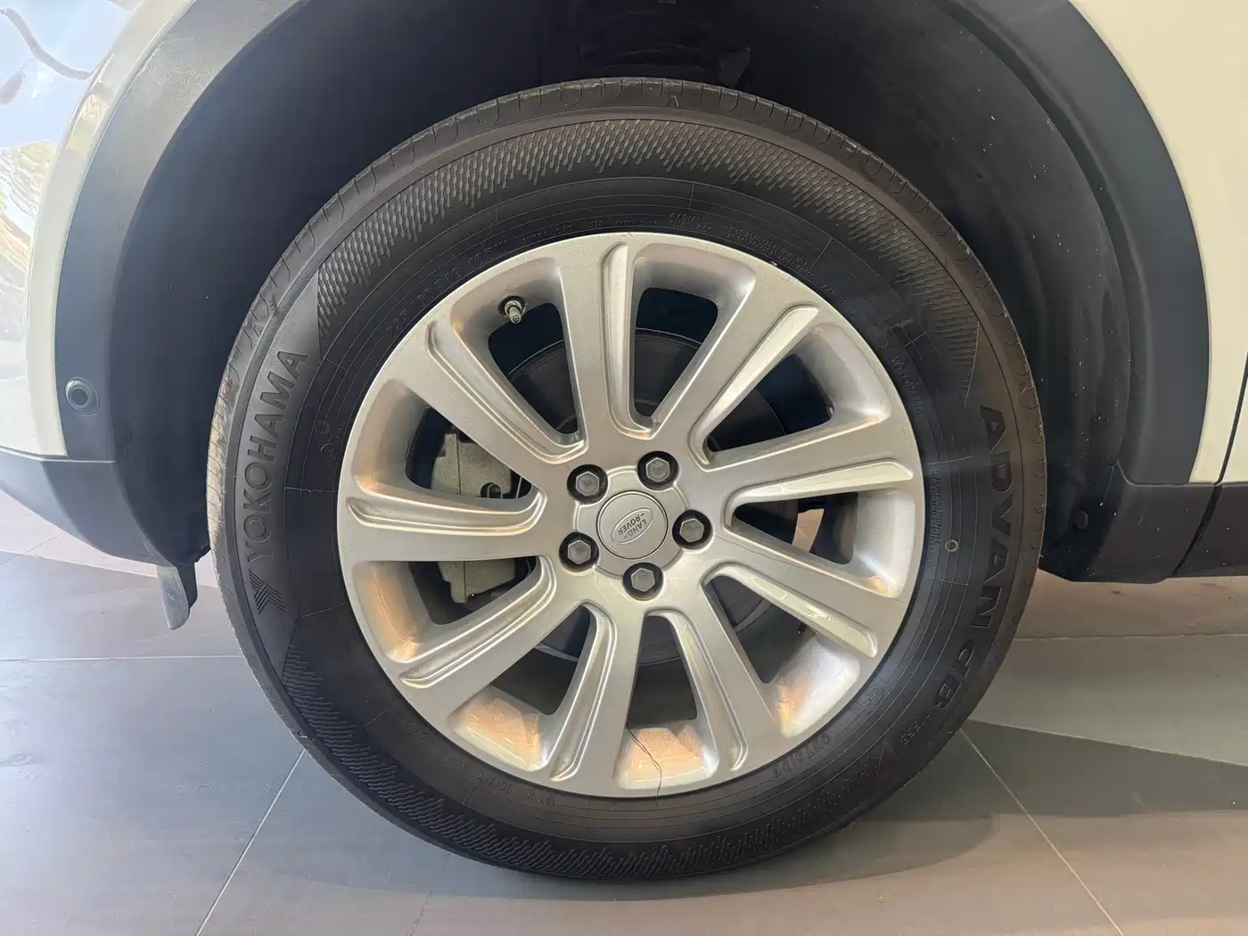 Land Rover Discovery Sport 2018 240PS SE Edition фото 14