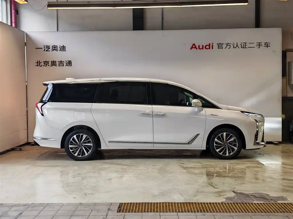 Buick GL8 New Energy 2026 Luzun Premium Luxury Avenir Edition фото 5