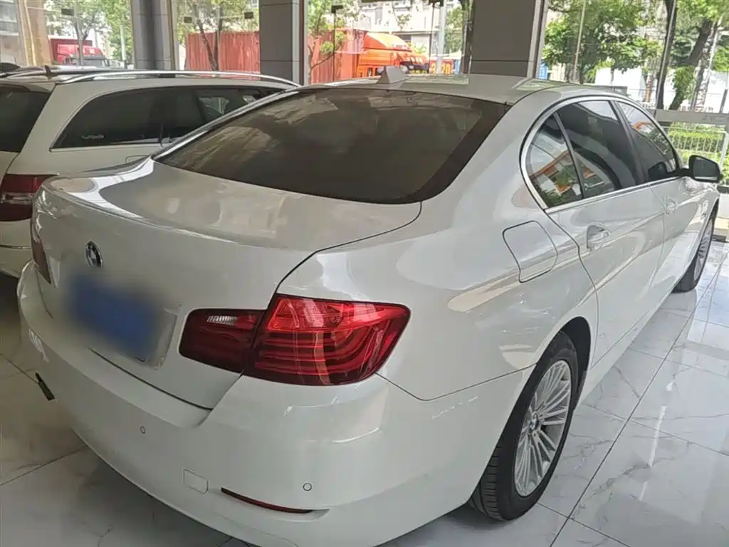 BMW 5 Series 2014 525Li Leading фото 7