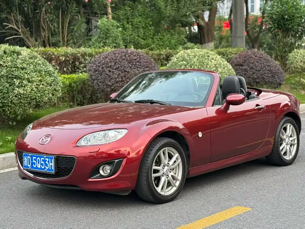 Фото 10 - Mazda MX-5