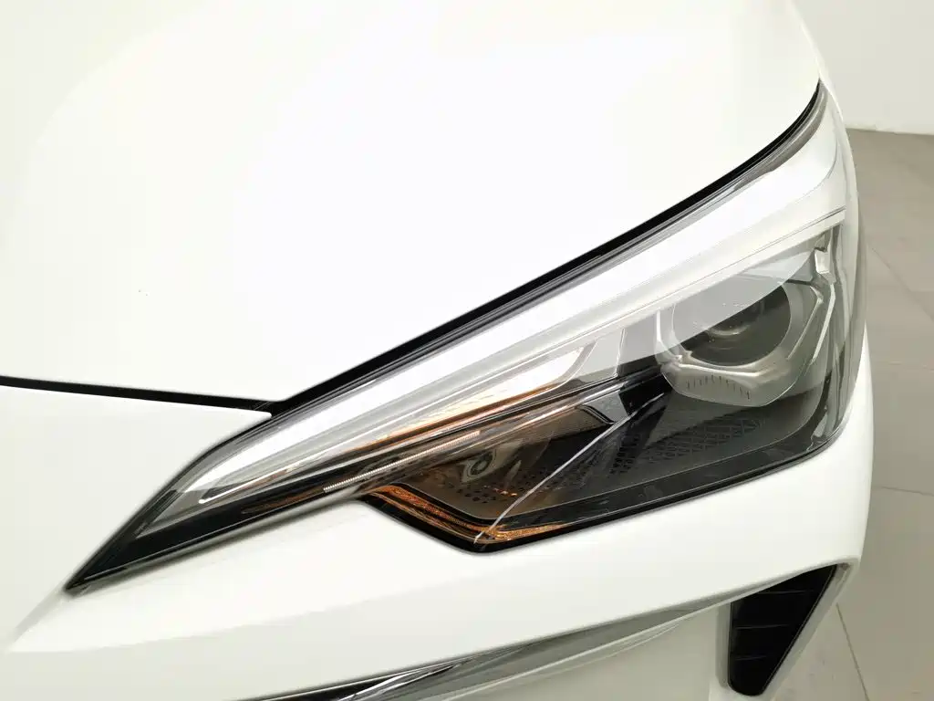 Фото 7 - Roewe i5