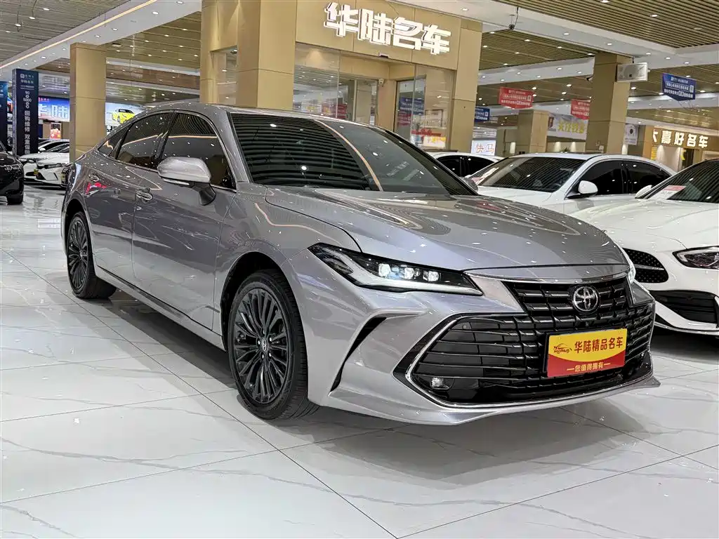 Toyota Avalon 2023 2.0L XLE Premium Edition фото 3