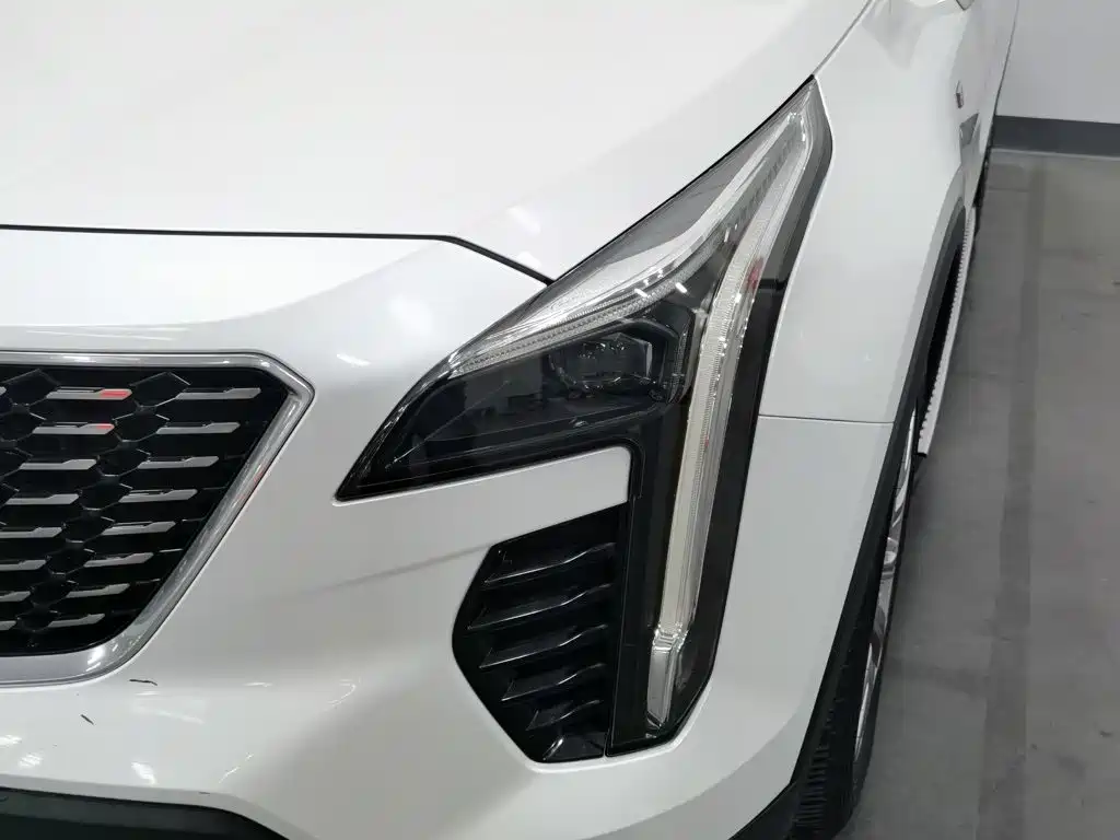 Photo 7 - Cadillac XT4