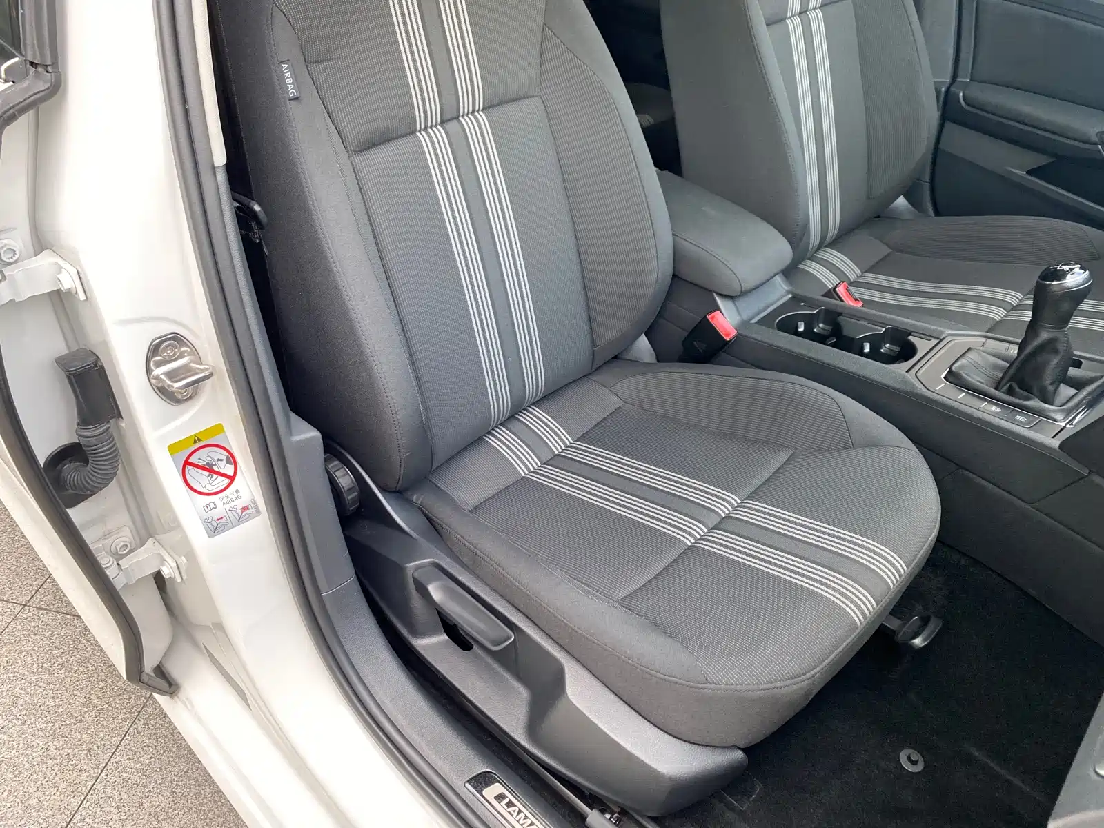 صورة 16 - Volkswagen Lamando