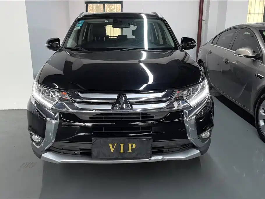 Mitsubishi Outlander 2016 2.4L 4WD Elite Edition 5-seater фото 2