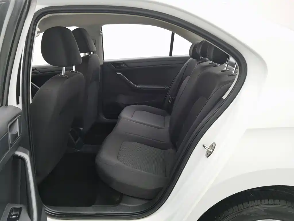 Photo 15 - Volkswagen Jetta