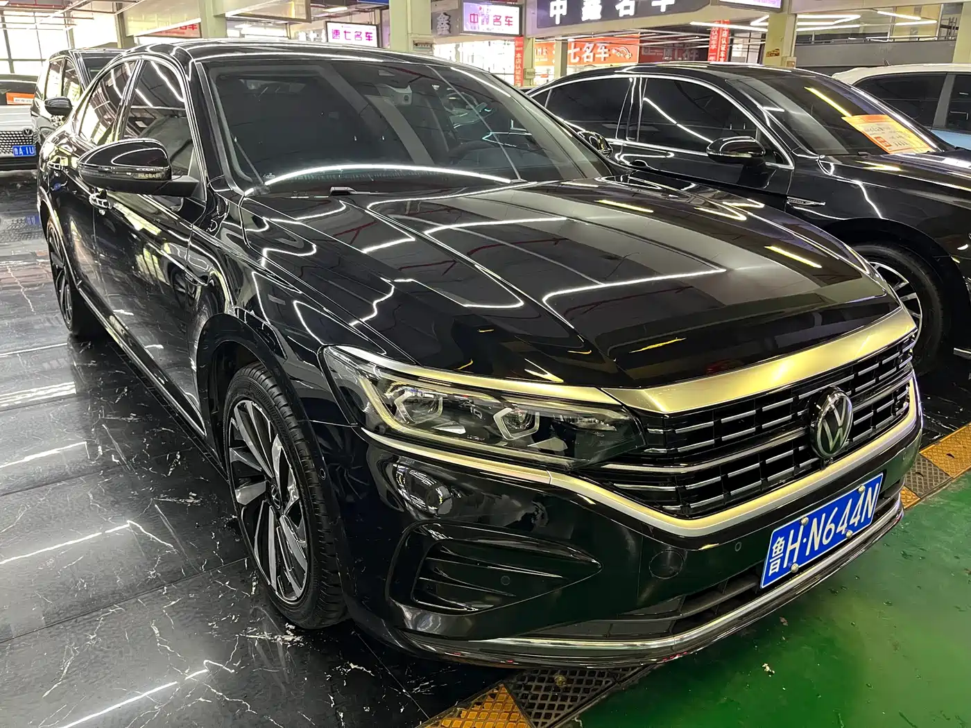 Volkswagen Passat 2023 380TSI Luxury Edition фото 3