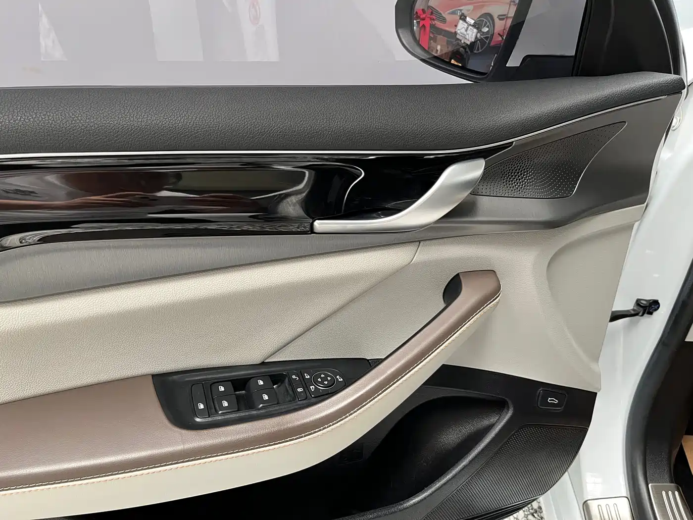 BYD Qin PLUS 2023 Champion Edition DM-i 55KM Surpassing фото 6