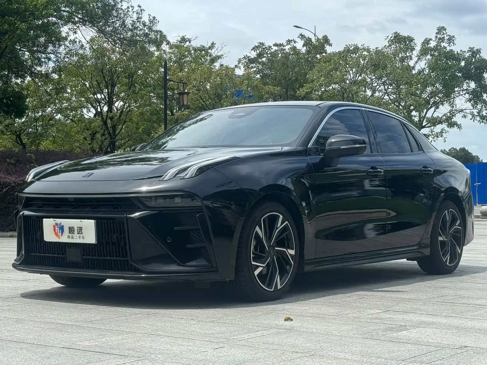 Фото 1 - Lynk & Co 03