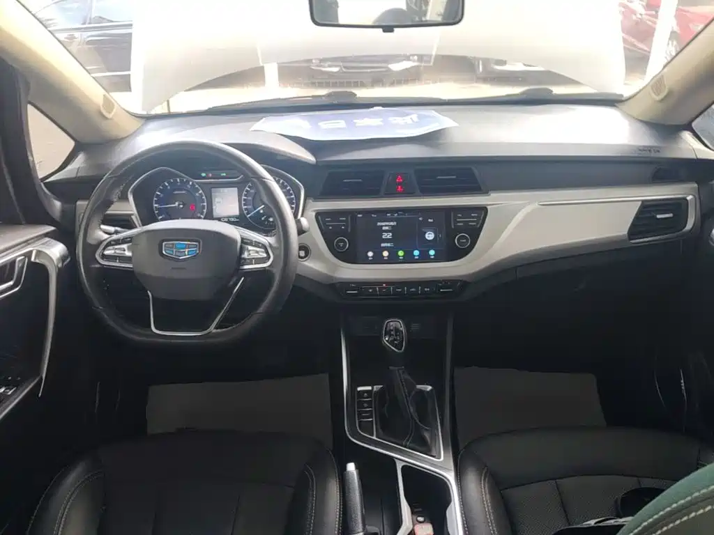 Фото 10 - Geely Vision X3