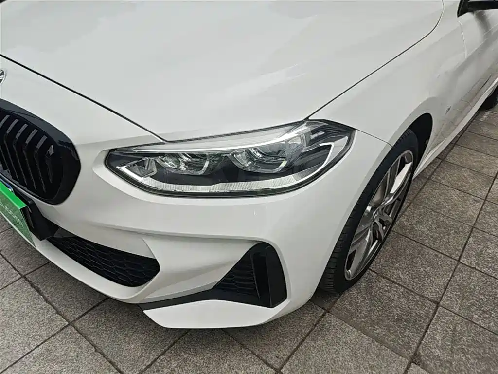 BMW 1 Series 2019 120i Leading M Sport Package фото 24
