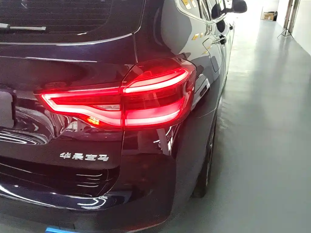 BMW iX3 2021 Leading фото 8