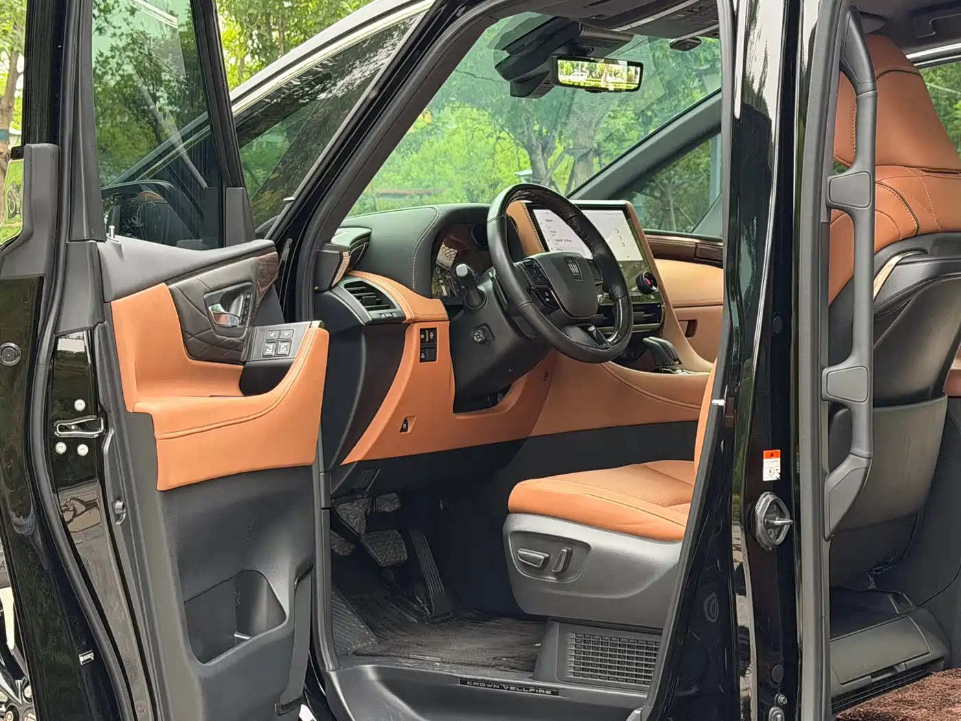 Toyota Vellfire 2024 Crown Hybrid 2.5L Executive Premium Edition фото 7
