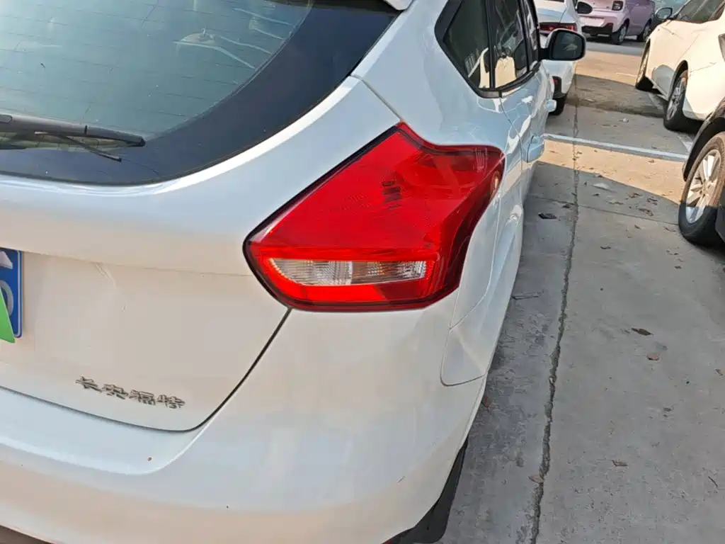 Фото 8 - Ford Focus