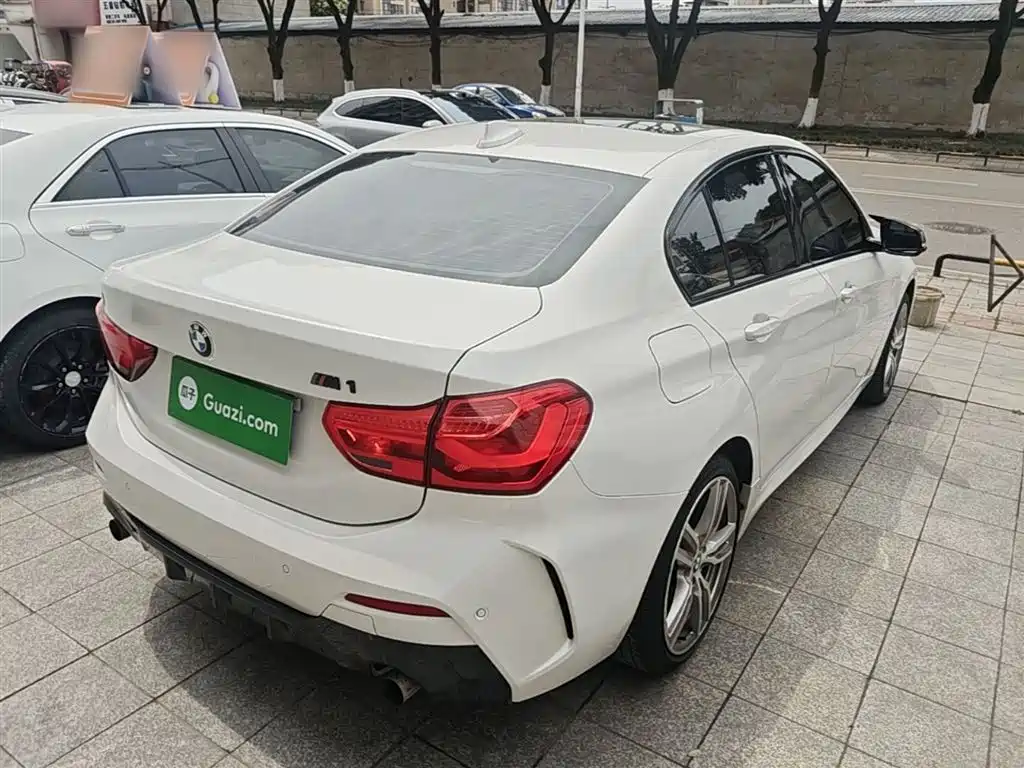 BMW 1 Series 2019 120i Leading M Sport Package фото 7