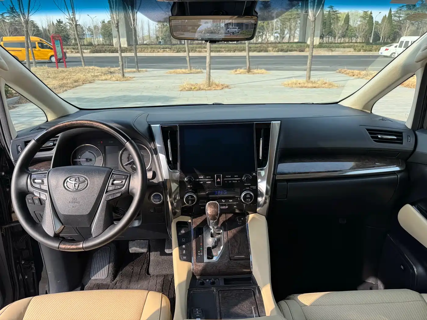 Toyota Alphard 2020 Hybrid 2.5L Premium Edition фото 6