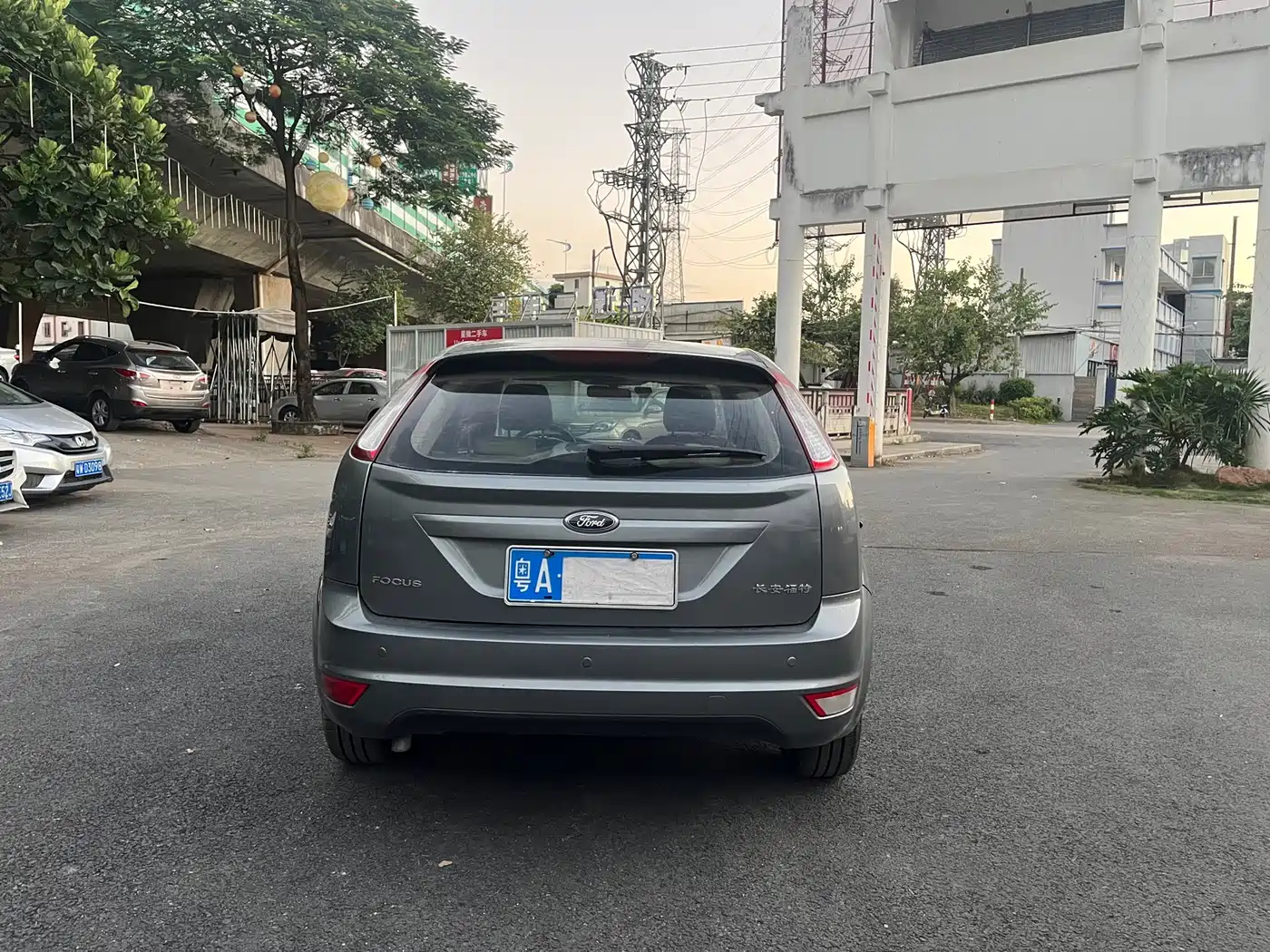 Ford Focus 2010 2011 Hatchback 1.8L Automatic Fashion