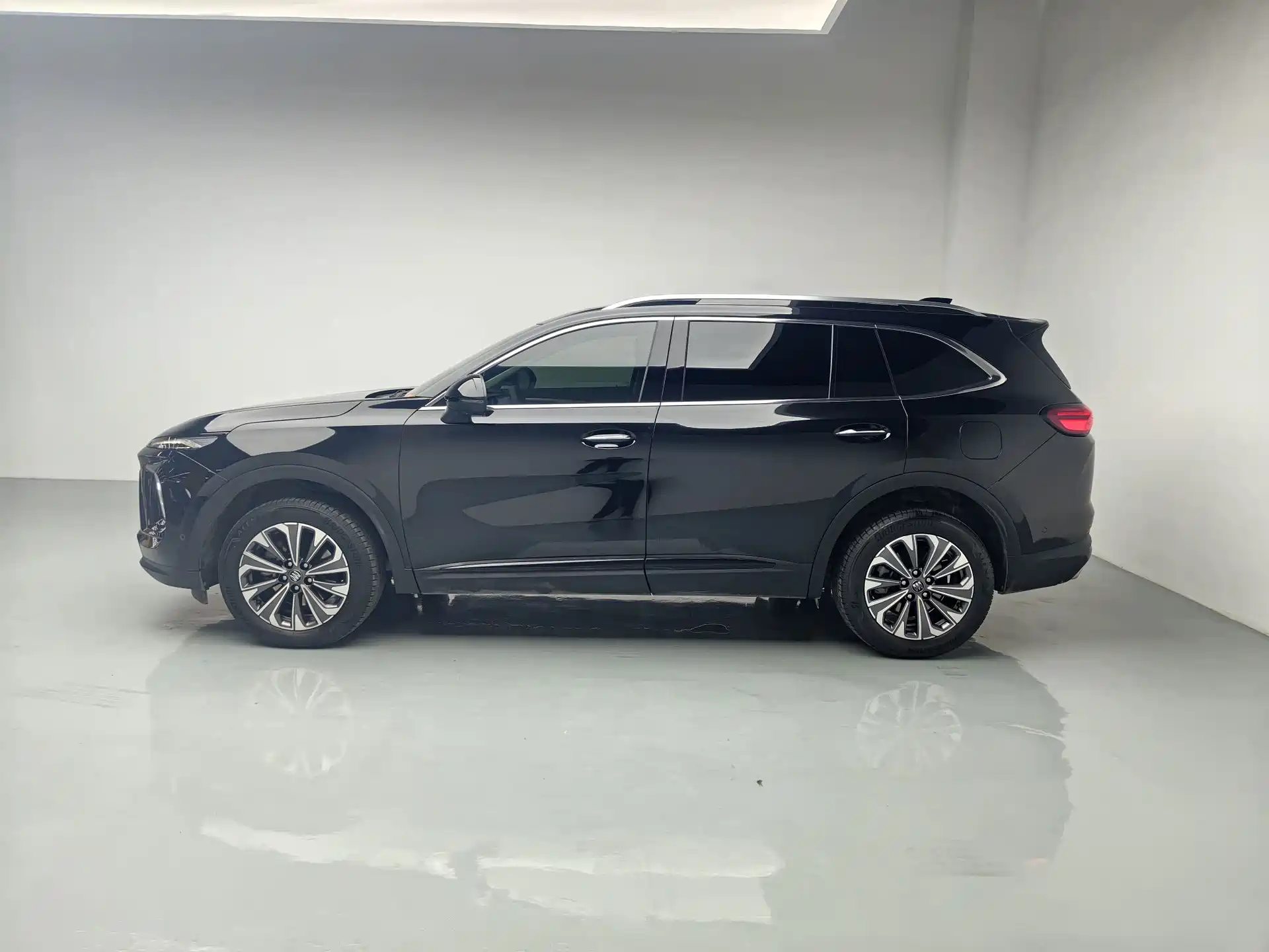 Photo 3 - Buick Envision Plus