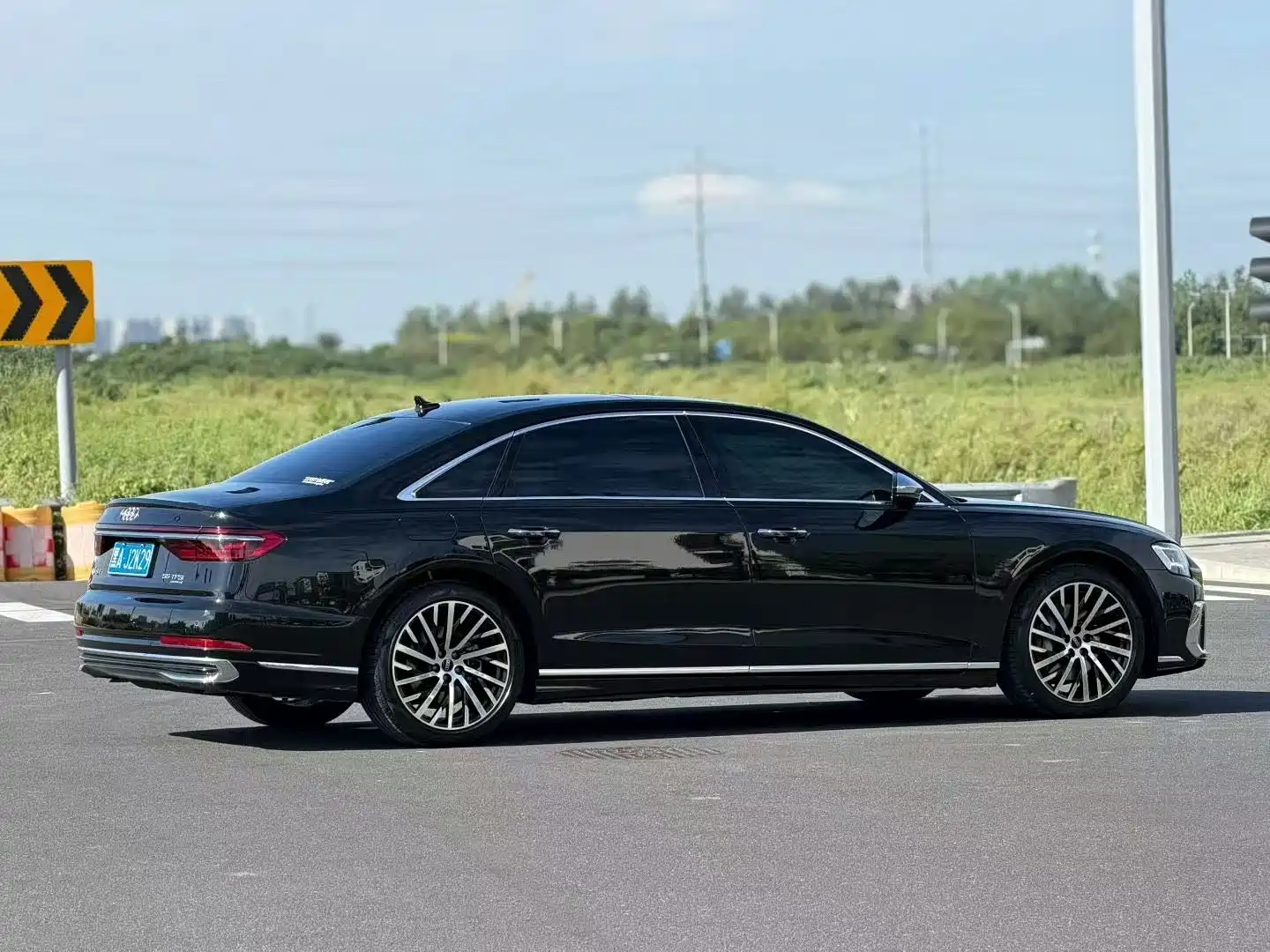 Фото 4 - Audi A8