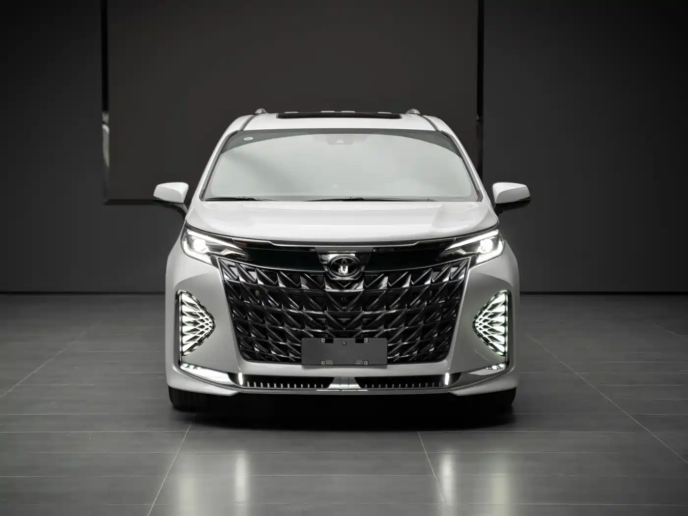 Toyota Sienna 2024 2.5L Hybrid Comfort Edition фото 2
