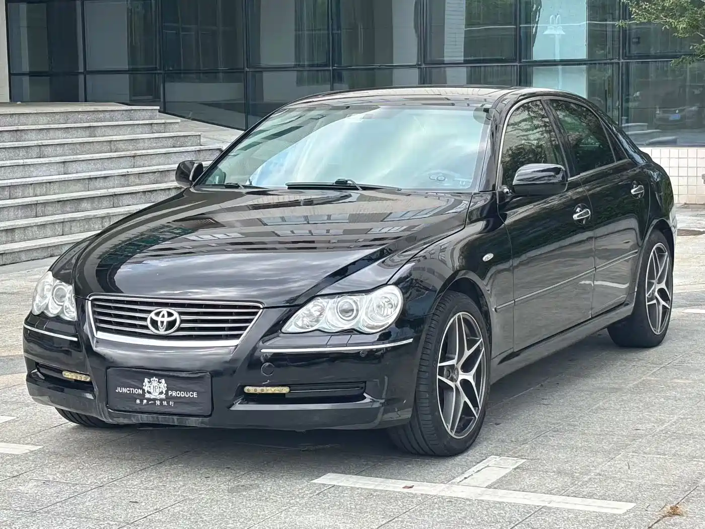 Photo 1 - Toyota Reiz