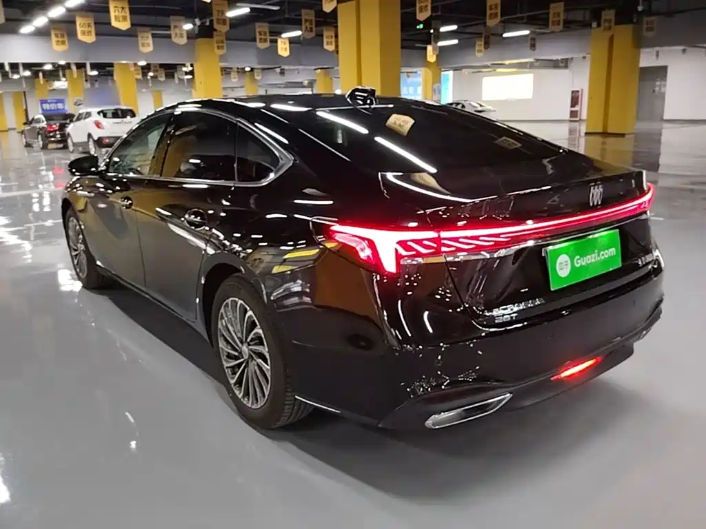 Photo 5 - Buick LaCrosse