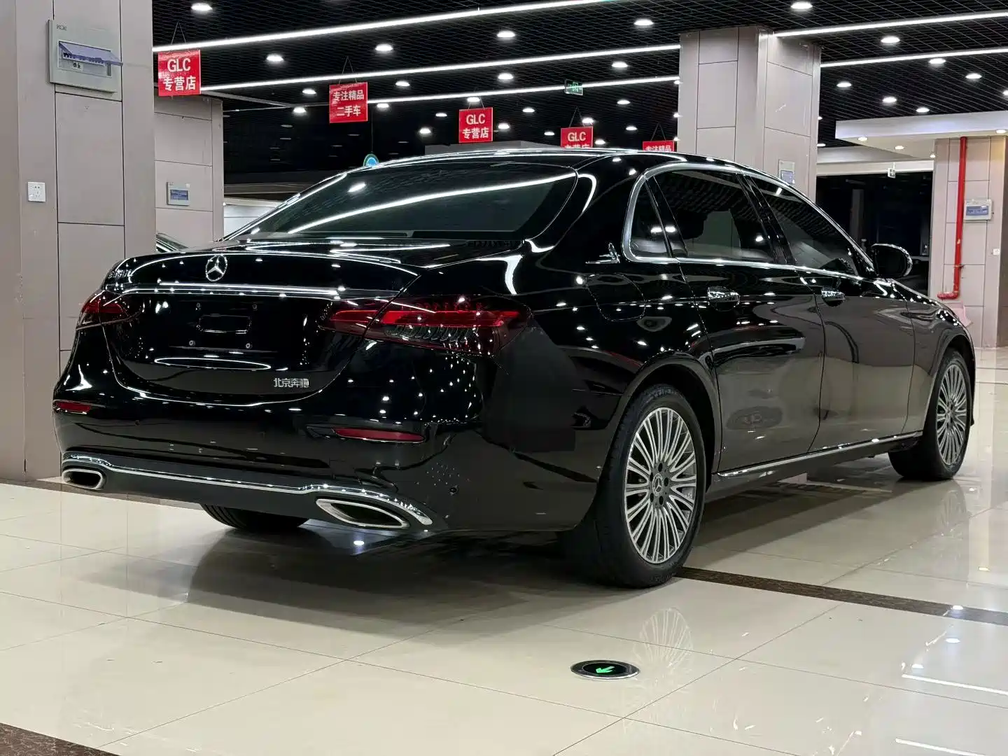 Photo 8 - Mercedes-Benz E-Class