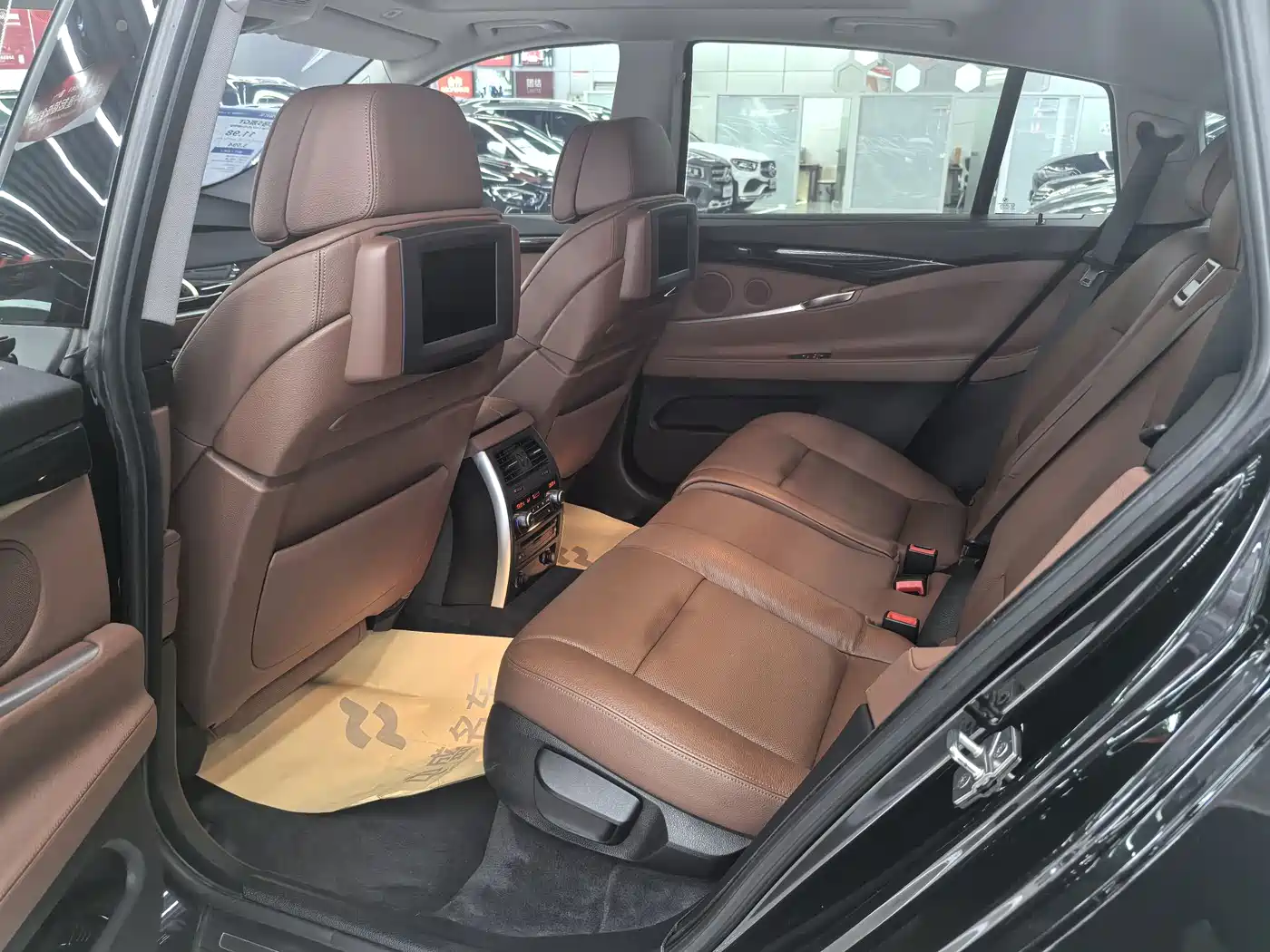 BMW 5 Series GT 2011 535i xDrive Luxury Model фото 13