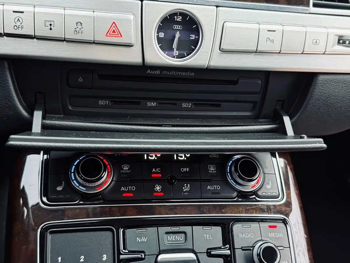 Audi A8 2014 A8L 45 TFSI quattro Comfort фото 32