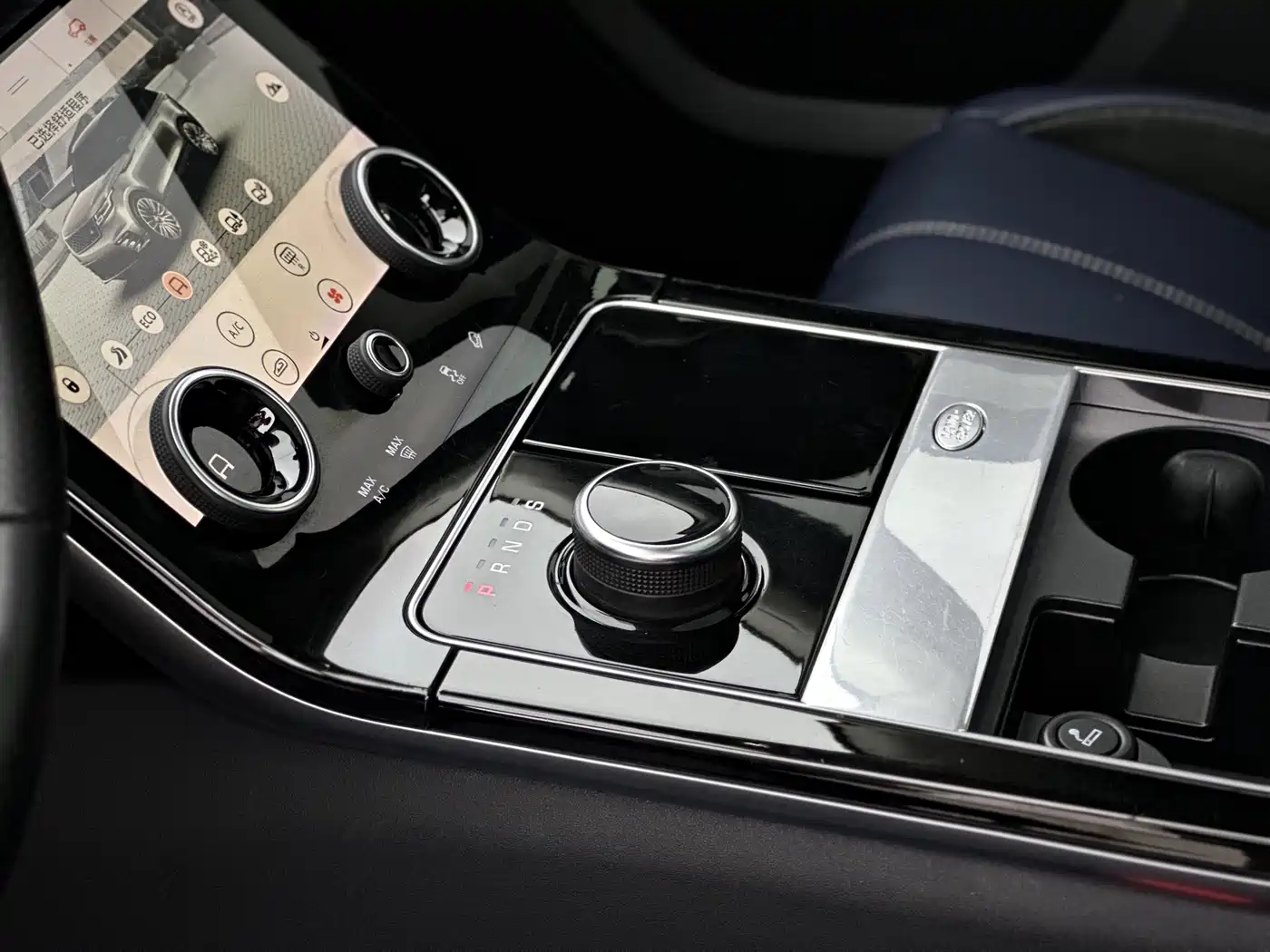 Фото 8 - Land Rover Range Rover Velar